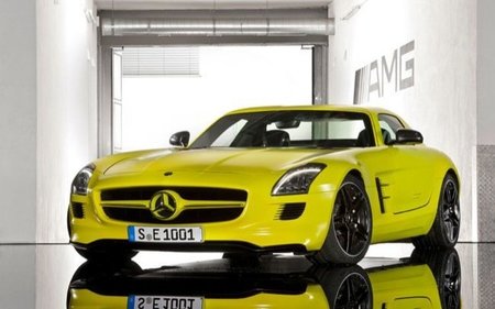 Mercedes-Benz SLS AMG E-Cell 04
