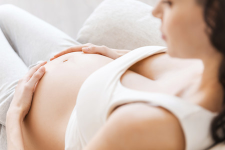 Las migrañas en el embarazo pueden provocar hipertensión y complicaciones de salud al bebé