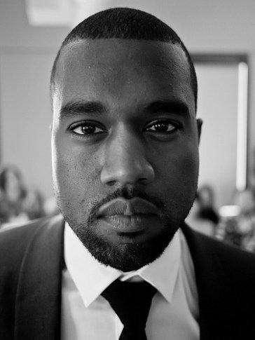 Kanye West llama a Bush racista, tira la piedra y esconde la mano