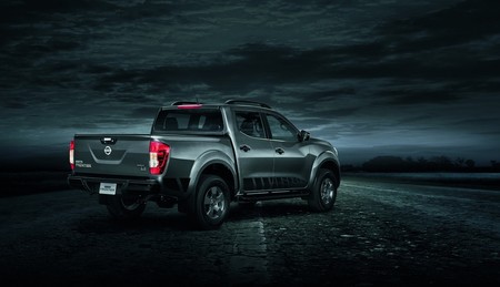 Nissan Np300 Frontier Le Midnight Edition 3
