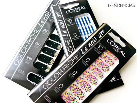 Luciendo nail art de quita y pon con los stickers Color Riche de L'Oréal, ¡los probamos!
