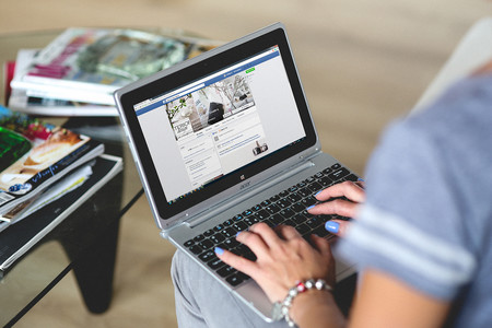 Cuidado con los PDFs que descargas, puede ser un malware que se apodera de tu email, Facebook y Twitter