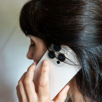 Esperar a que me atiendan la llamada es un fastidio. Por eso me encanta lo nuevo de iOS 26 en el iPhone