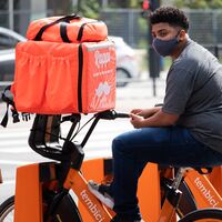 Hoy se aprueba la Ley de 'riders', que obligará a las plataformas a contratar como asalariados a sus trabajadores