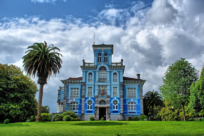 La llaman La Habana de Asturias porque es un pueblo perdido del norte de España pero sus coloridas casas coloniales son como las de Cuba