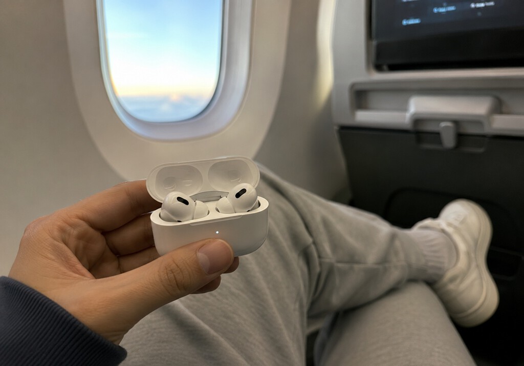Hay quienes utilizan auriculares tipo AirPods justo antes de aterrizar. Y es un error