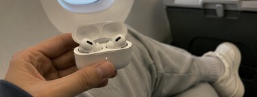 Hay quienes utilizan auriculares tipo AirPods justo antes de aterrizar. Y es un error 