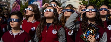 Encontrar unas gafas homologadas para ver el eclipse es más complejo de lo que parece: aquí tienes una guía 