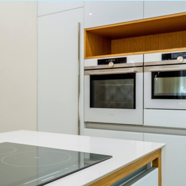 Adiós a la placa de inducción sin brillo: cómo limpiarla y dejarla como nueva sin dañarla 