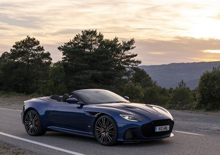 Un millonario canadiense sale al rescate de Aston Martin y le inyecta una necesaria dosis de dólares