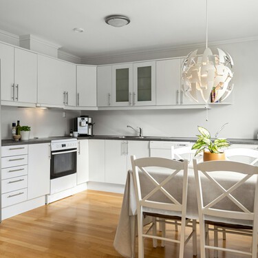 Mucho espacio y diseño estilo Ikea: así es el carrito auxiliar en oferta que añade almacenamiento en cocinas pequeñas