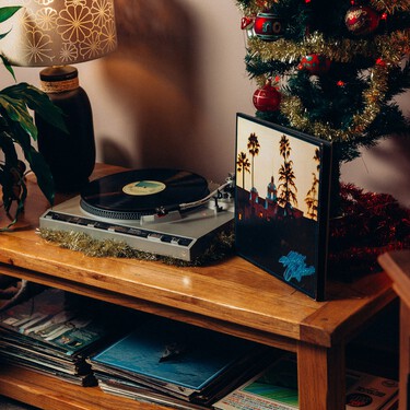 La nostalgia está de moda y tu novio lo sabe. Estos regalos analógicos son perfectos para obsequiar a tu chico amante de lo vintage 