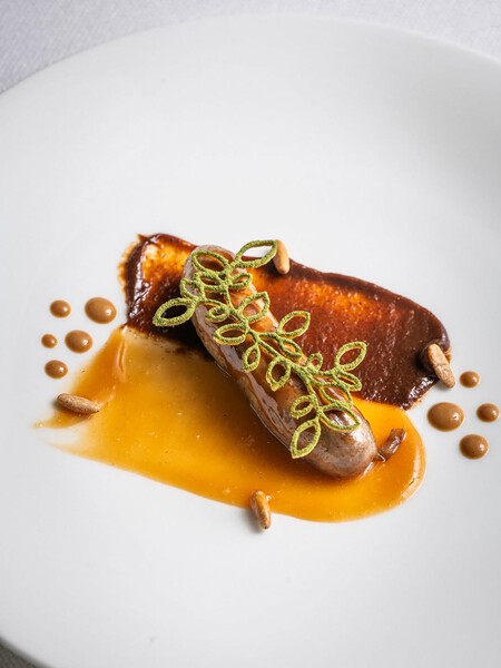 Butifarra De Cordero Con Ciruelas Y Pinones