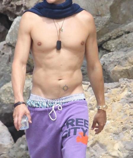 Adivina quién... luce tatuaje y casi pubis en las playas de Malibú