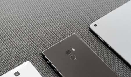El Xiaomi Mi Mix 2 vendría en tres versiones, una de ellas con 8 GB de RAM, según GearBest