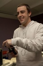 Fernando Alonso flipa con la PlayStation 3