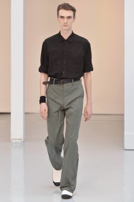 ¿Cansado del corte skinny? Es hora de probar unos chinos con volumen para el verano