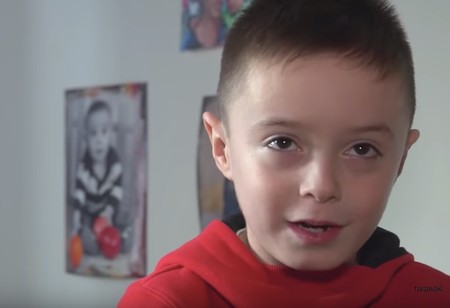 Dani tiene ocho años y necesita un trasplante urgente de médula para tratar su rara leucemia