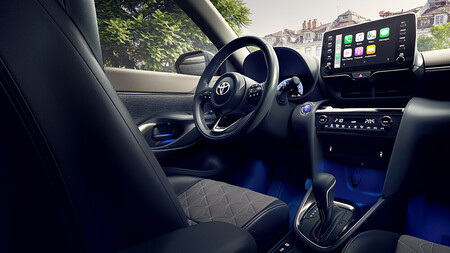 Toyotayariscrosselectrichybrid2023 Interior1
