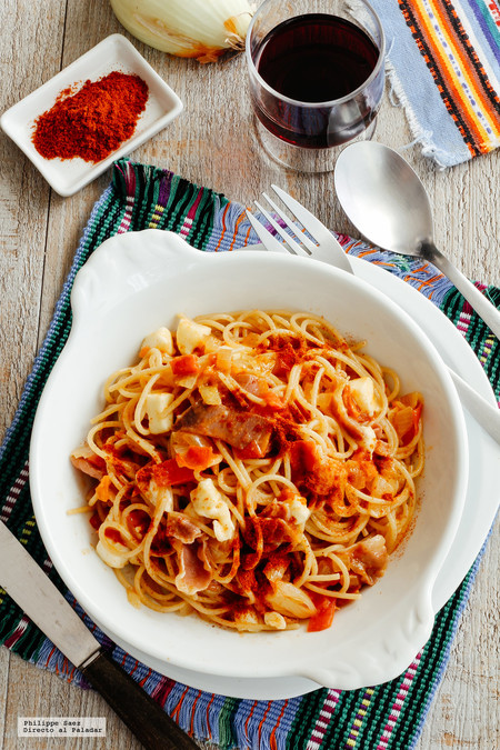 Espagueti con jitomate y jamón serrano. Receta sencilla de pasta