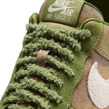 Estas zapatillas de color pasto mojado de Nike son ese par inspirado en la naturaleza que necesitas para todos tus looks de entretiempo