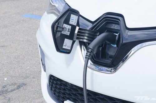 
Los coches híbridos enchufables triplican sus ventas en 2020 y los eléctricos suben casi un 80 %