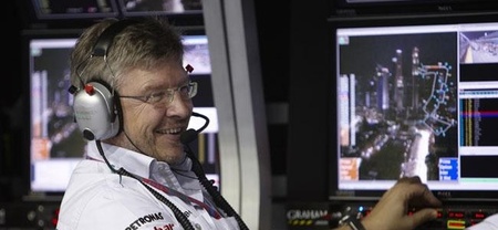 Bernie Ecclestone cree que la marcha de Ross Brawn no afectaría a Mercedes