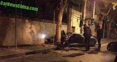 Porsche 918 Crash China 7 660x353