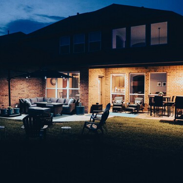 Llega mañana a Lidl: una luz solar de exteriores por menos de 6 euros perfecta para añadir luz a balcones, terrazas y jardines