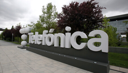 Telefónica logra su mayor beneficio neto de la historia y mejora sus previsiones para 2021