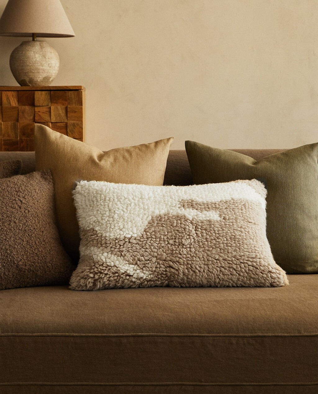 Nueve fundas de cojines de Zara Home que todavía encontramos en las