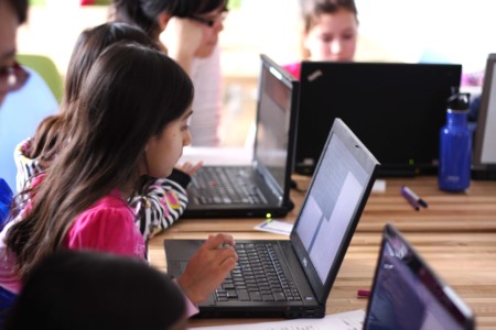 El desarrollo no es país para chicas... según la encuesta anual de Stack Overflow, por lo menos