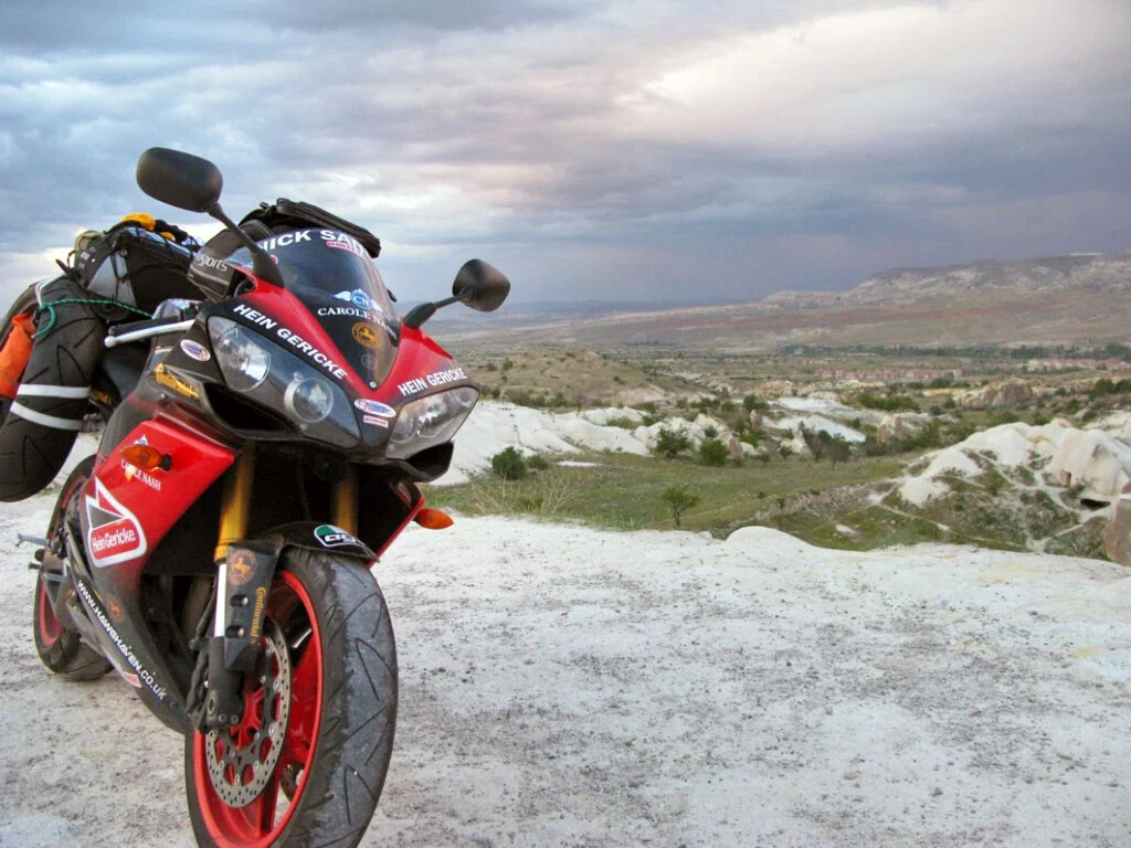 R1 Blog Este hombre casi murió dando la vuelta al mundo con una Yamaha R1 en 19 ...