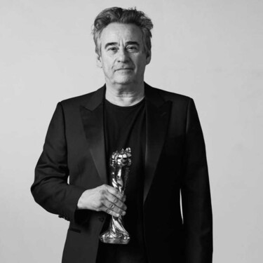 Eduard Fernández, actor (60 años): "Un adicto no es el que más alcohol consume, sino el que lo hace para tapar taras y no es capaz de dejarlo"