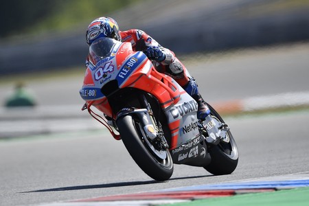 Andrea Dovizioso vuela para marcar la pole en el GP de la República Checa