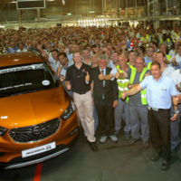 Figueruelas celebra la producción del Opel Mokka X, y Neumann reconoce el buen trabajo realizado allí