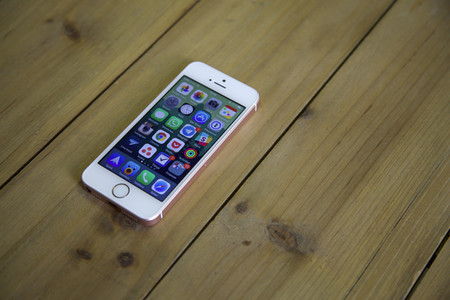 Un nuevo iPhone SE se acerca: la tienda estadounidense Target comienza a retirar el modelo original de sus tiendas