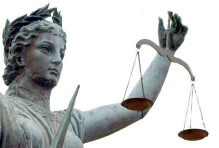Un año y tres meses de cárcel por capturar las contraseñas de una persona que utilizó su ordenador