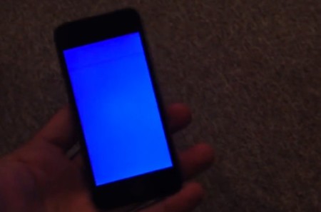 El iPhone 5s sufre algunos errores, entre ellos un "pantallazo azul de la muerte"