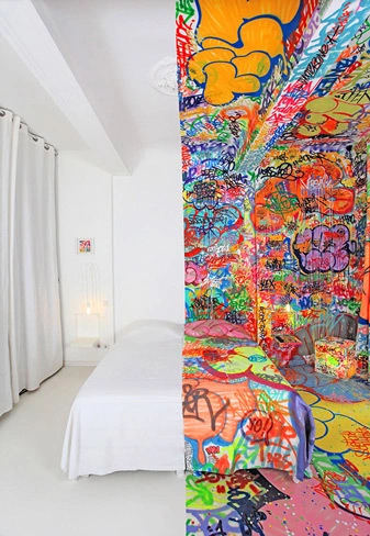 Panic room, una habitación de hotel con trastorno bipolar