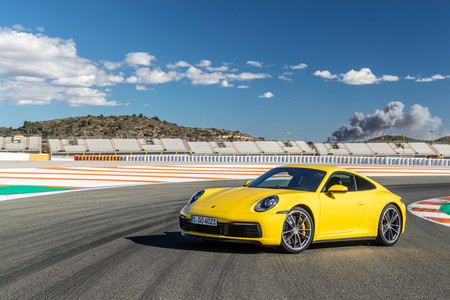 Porsche 911 992 vista delantera lateral