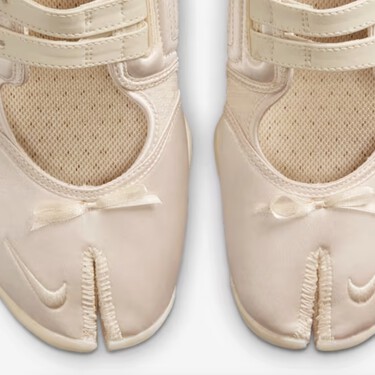 Parecen unas bailarinas tabi pero son las nuevas zapatillas de Nike en color nube