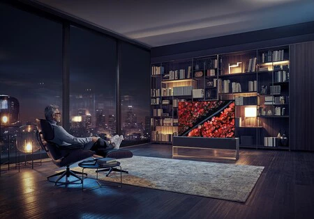 ¿No te gusta ver el televisor en el salón a todas horas? Llega a España la primera televisión enrollable del mundo