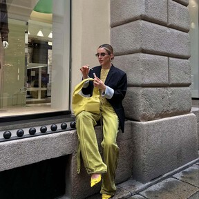 El nuevo jersey tipo waffle de Lefties es muy elegante y añade un toque de color a los looks más sosainas por menos de 18 euros 