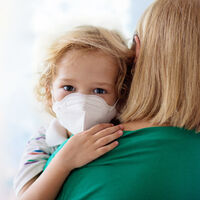 Los bebés y niños pequeños transmiten el coronavirus en casa con mayor facilidad que los adolescentes, según nuevo estudio