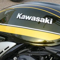 Kawasaki va a revivir una trail mítica de los '90. Una moto clásica que es un disparo al corazón de los moteros 