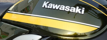 Kawasaki va a revivir una trail mítica de los '90. Una moto clásica que es un disparo al corazón de los moteros 