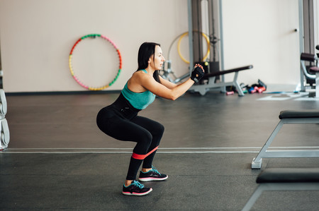 Un circuito para entrenar tus glúteos en casa con mini bands