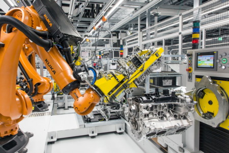 Hoy es un buen día para conocer la nueva fábrica de motores V8 de Porsche