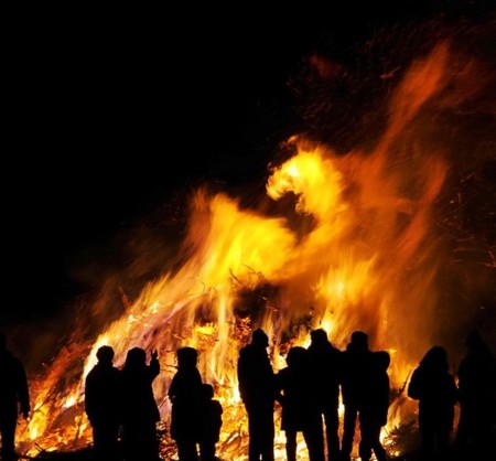 Los famosos también celebraron la noche de San Juan, con hogueras y sin ellas